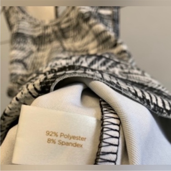 Women's Aztec Printed Scoop Neck Key Hole Black & White Crop Tank Top - Size XS - Picture 10 of 16